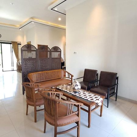Family Homestay Near Malioboro Yogyakarta Bagian luar foto