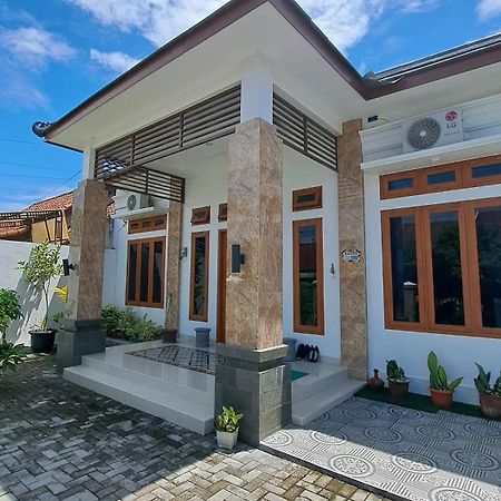 Family Homestay Near Malioboro Yogyakarta Bagian luar foto
